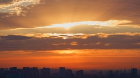 日暮黄昏城市建筑剪影摄影图片